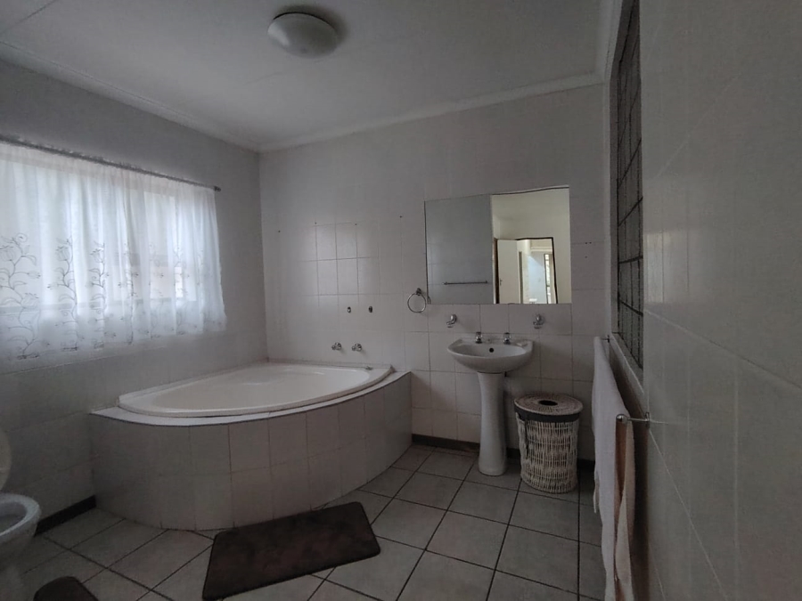 4 Bedroom Property for Sale in Dan Pienaar Free State